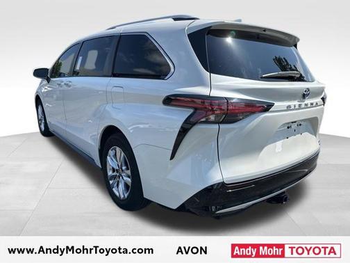 Blizzard Pearl 2021 Toyota Sienna Limited 7-Passenger