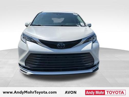 Blizzard Pearl 2021 Toyota Sienna Limited 7-Passenger