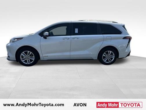 Blizzard Pearl 2021 Toyota Sienna Limited 7-Passenger