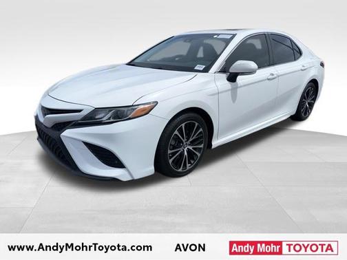Super White 2018 Toyota Camry SE