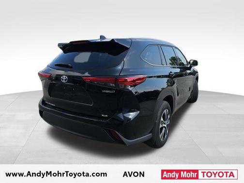 2022 Toyota Highlander Hybrid XLE