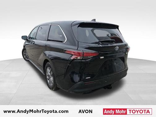 2022 Toyota Sienna XLE 7 Passenger