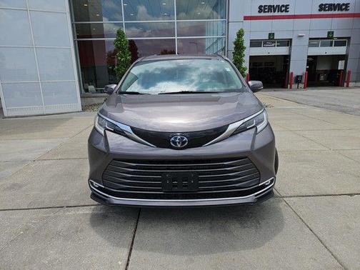 2022 Toyota Sienna Limited 7-Passenger