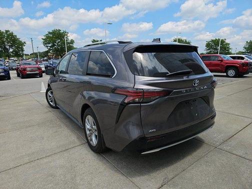 2022 Toyota Sienna Limited 7-Passenger
