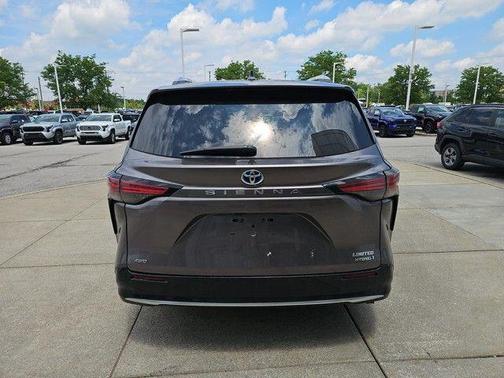 2022 Toyota Sienna Limited 7-Passenger