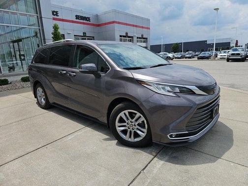 2022 Toyota Sienna Limited 7-Passenger