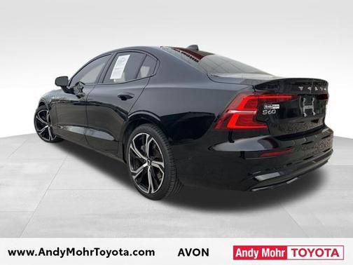 2023 Volvo S60 Recharge Plug-In Hybrid T8 Plus Dark Theme