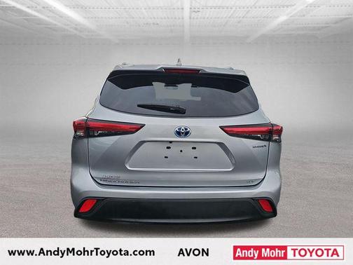 Celestial Silver Metallic 2022 Toyota Highlander Hybrid XLE