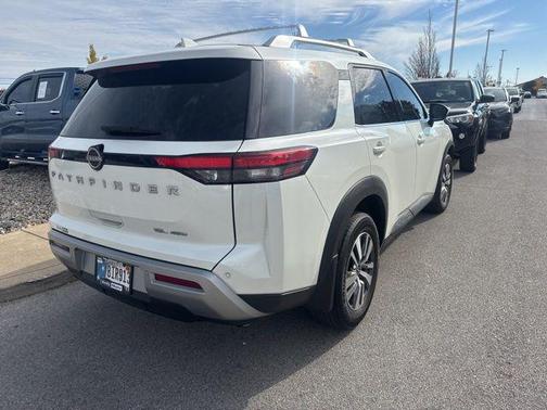 2023 Nissan Pathfinder SL