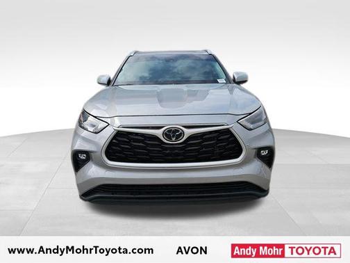 Celestial Silver Metallic 2023 Toyota Highlander XLE