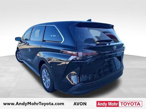 2024 Toyota Sienna LE