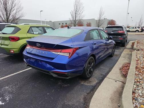 2021 Hyundai ELANTRA SEL