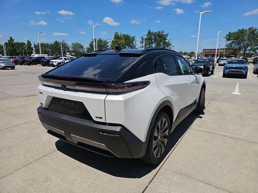 Wind Chill Pearl w/Midnight Black Metallic Roof 2026 Toyota C-HR XSE