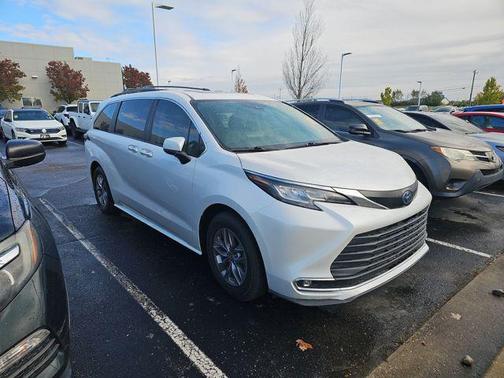 2023 Toyota Sienna XLE