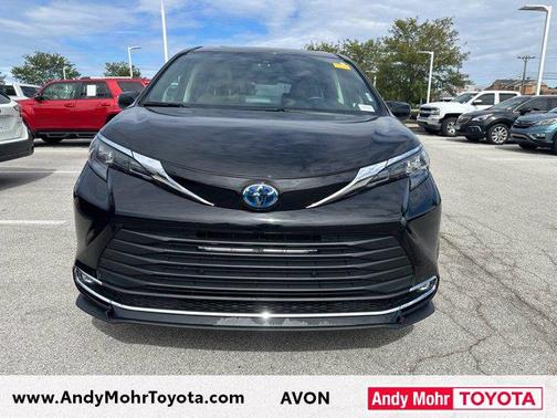 Midnight Black Metallic 2024 Toyota Sienna XLE