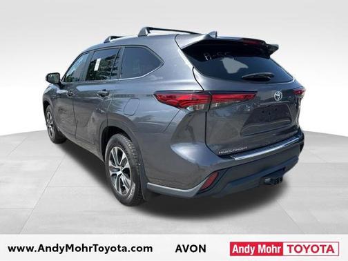 Magnetic Gray Metallic 2023 Toyota Highlander XLE