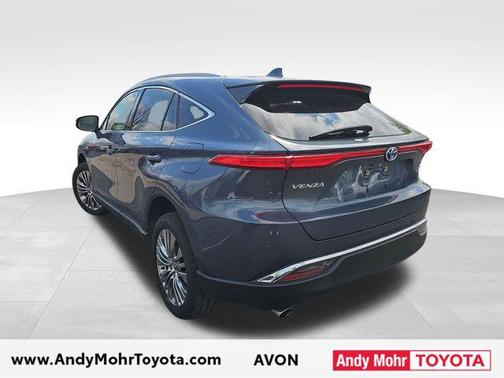 Coastal Gray Metallic 2022 Toyota Venza XLE