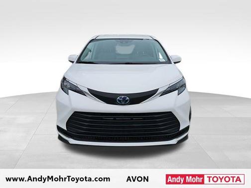 2024 Toyota Sienna LE