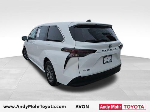 2024 Toyota Sienna LE