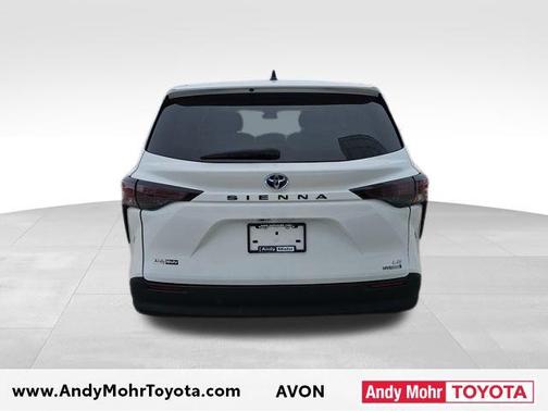 2024 Toyota Sienna LE