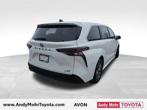 2024 Toyota Sienna LE