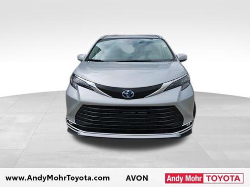 2024 Toyota Sienna XLE 8 Passenger