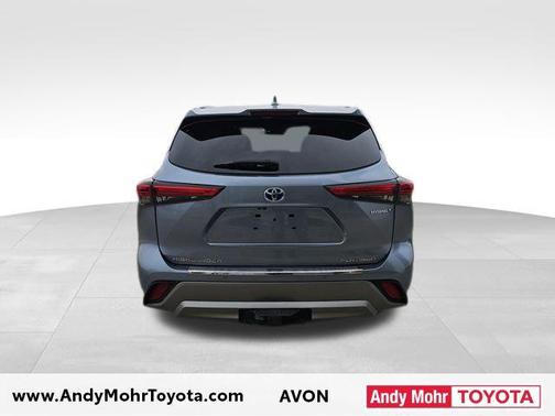 2022 Toyota Highlander Hybrid Platinum