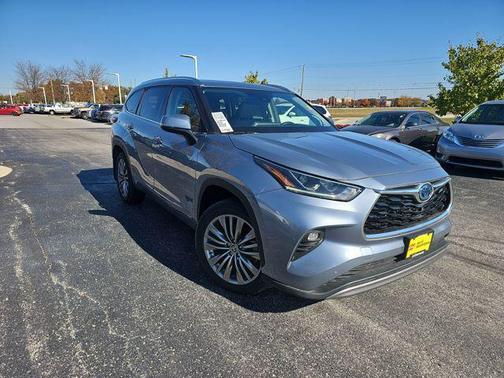 2022 Toyota Highlander Hybrid Platinum