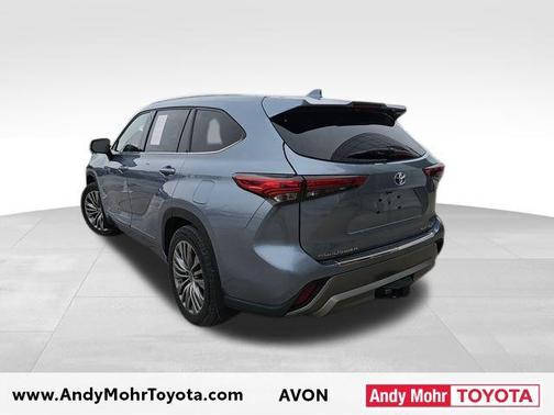 2022 Toyota Highlander Hybrid Platinum