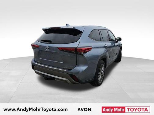 2022 Toyota Highlander Hybrid Platinum