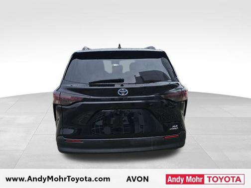 2024 Toyota Sienna XLE 8 Passenger
