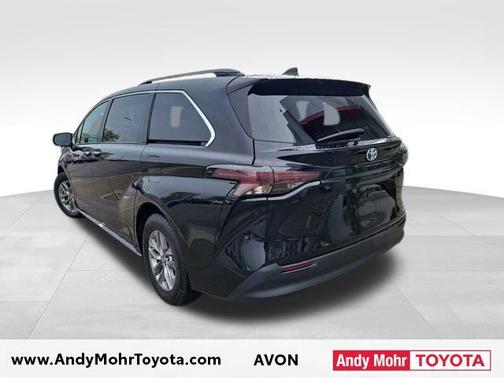2024 Toyota Sienna XLE 8 Passenger