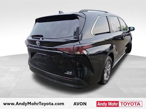 2024 Toyota Sienna XLE 8 Passenger