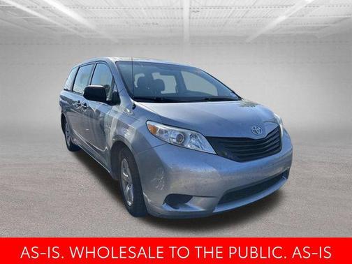 Silver Sky Metallic 2014 Toyota Sienna SE