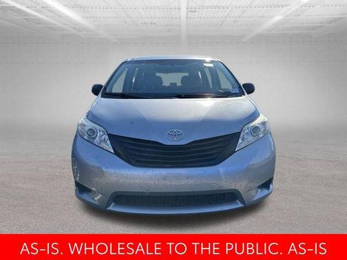 Silver Sky Metallic 2014 Toyota Sienna SE
