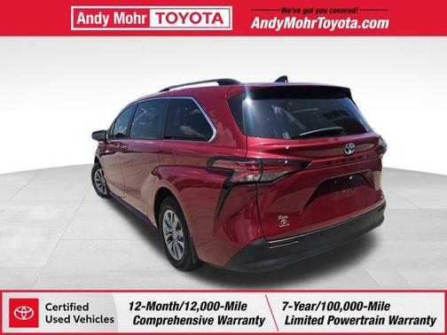 2022 Toyota Sienna XLE 8 Passenger