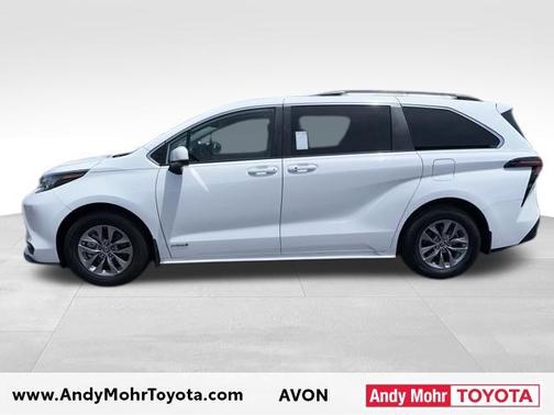 Super White 2021 Toyota Sienna LE