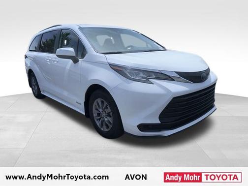 Super White 2021 Toyota Sienna LE