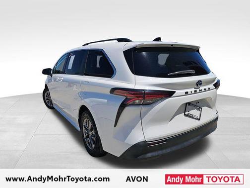 Super White 2021 Toyota Sienna LE