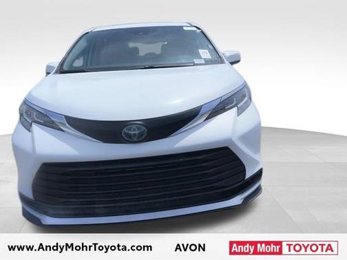 Super White 2021 Toyota Sienna LE