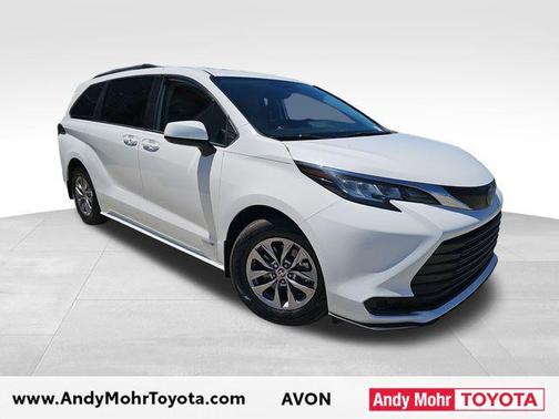 Super White 2021 Toyota Sienna LE