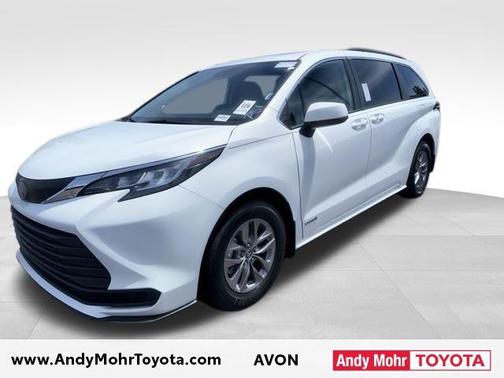 Super White 2021 Toyota Sienna LE