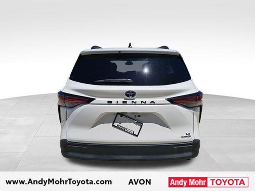 Super White 2021 Toyota Sienna LE