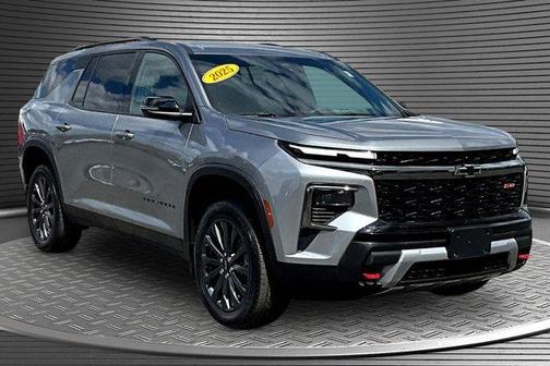 Sterling Gray Metallic 2025 Chevrolet Traverse Z71