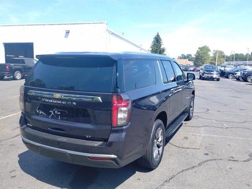 2023 Chevrolet Suburban LT