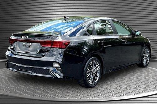 Aurora Black 2024 Kia Forte GT-Line