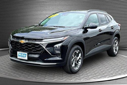 Mosaic Black Metallic 2025 Chevrolet Trax LT