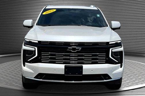 Iridescent Pearl Tricoat 2025 Chevrolet Tahoe High Country