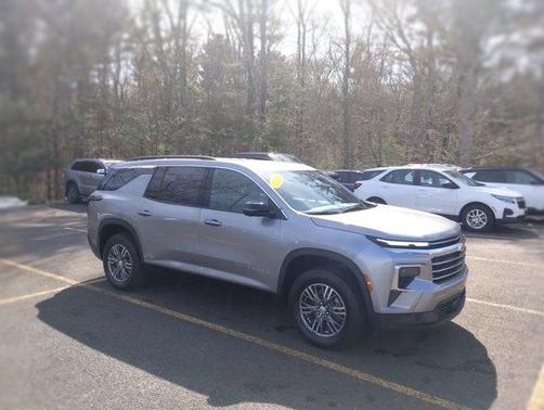 2024 Chevrolet Traverse LT