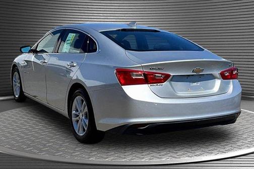 Silver Ice Metallic 2018 Chevrolet Malibu LT